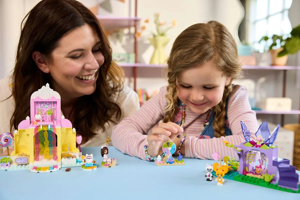 LEGO Gabby's Poppenhuis Snoepjesberg & Kittentuin 11205 - 263 Stukken