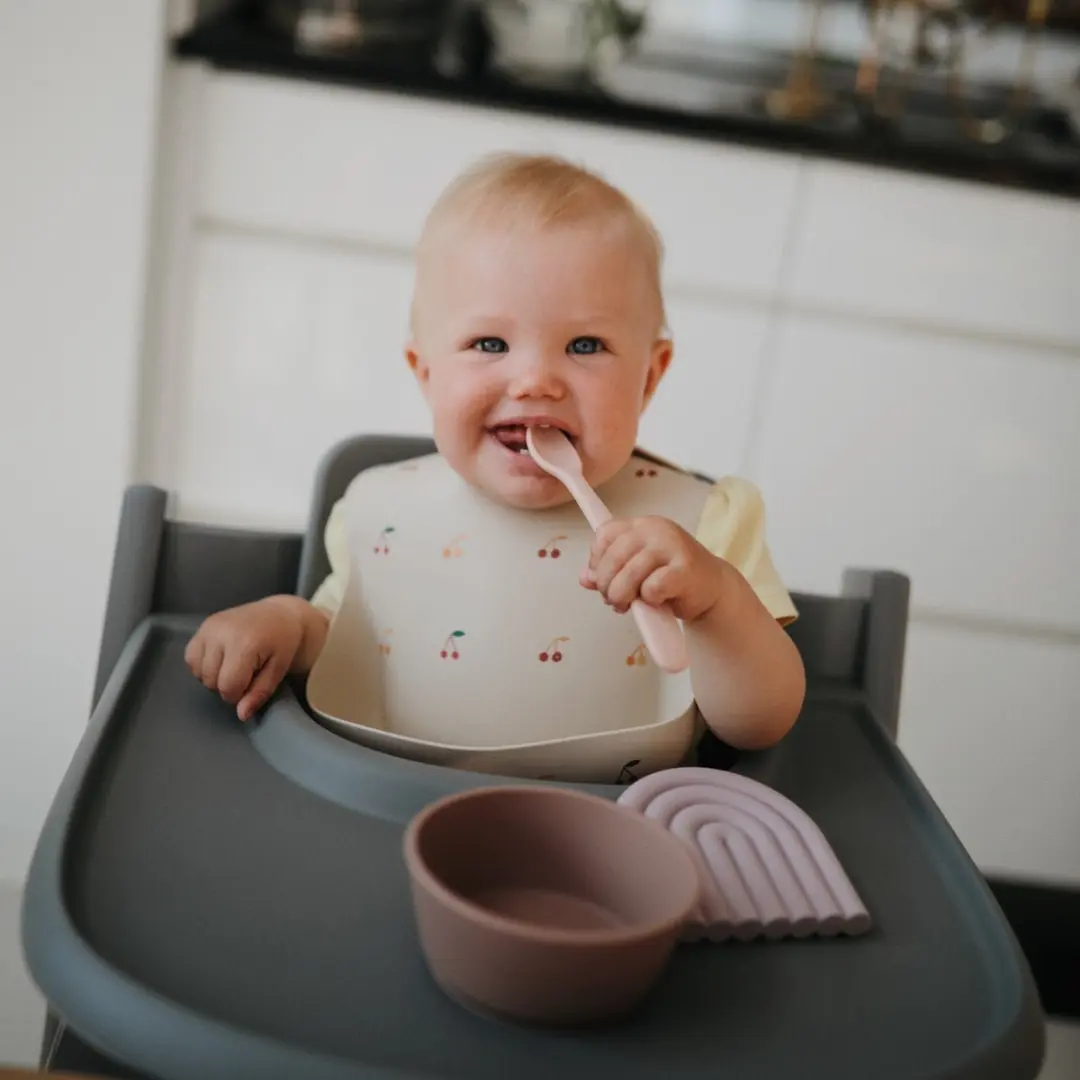 Mushie Siliconen Baby Slabbetje Lilac Flowers - BPA/ftalaatvrij