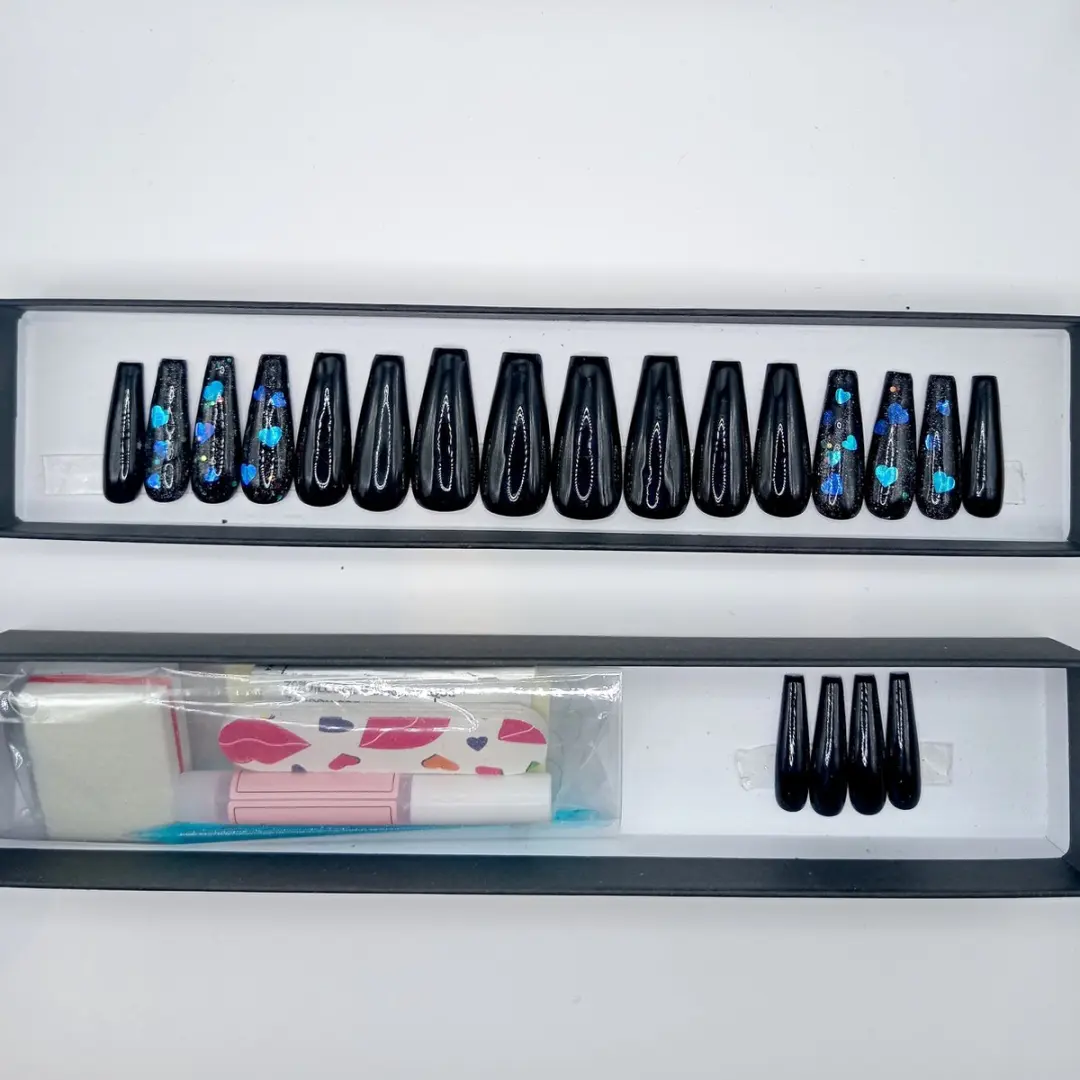 SD Press on Nails No. 13 Moments XL Coffin - Zwart Blauw Hartjes - 20 Stuks