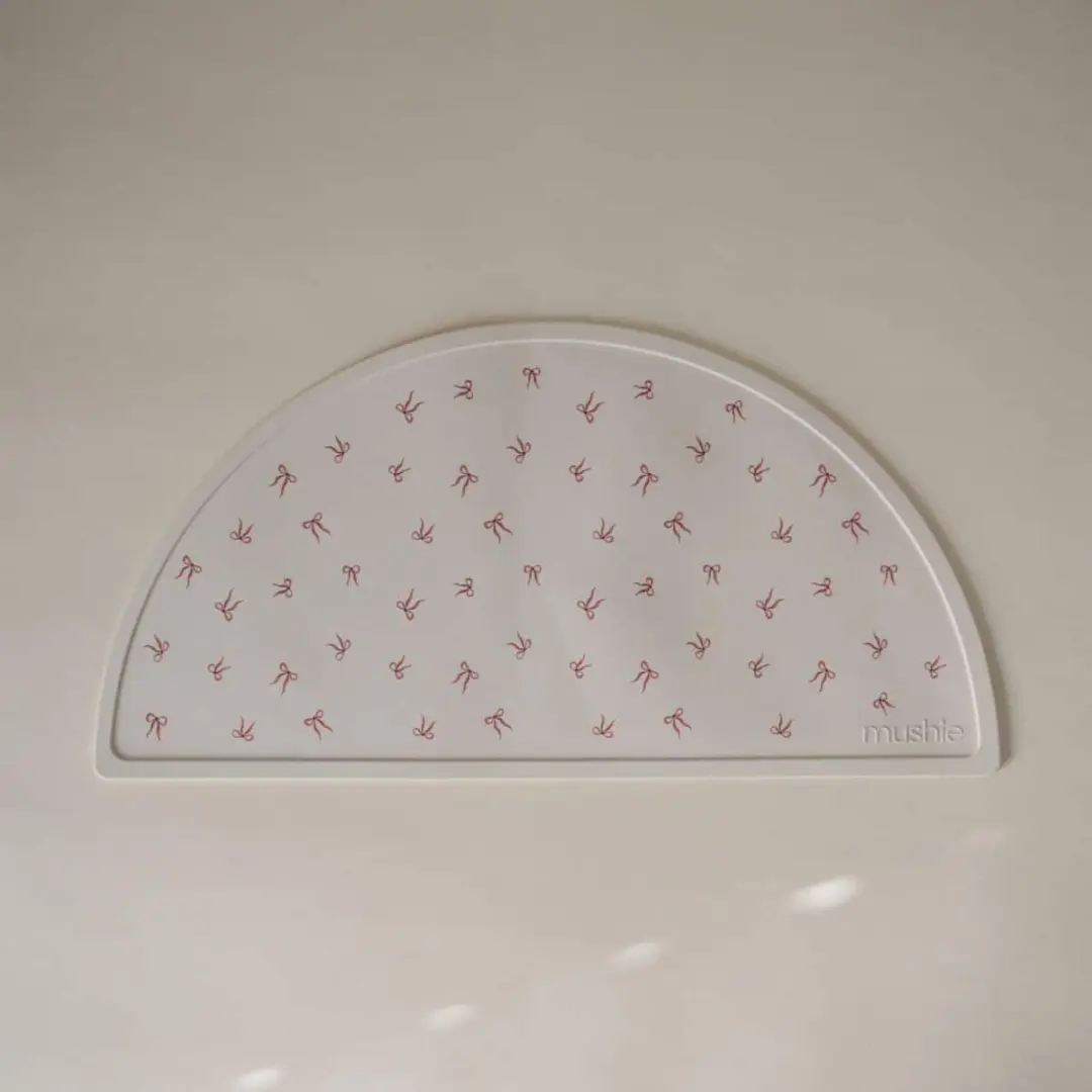 Mushie Placemat Siliconen Strikjes