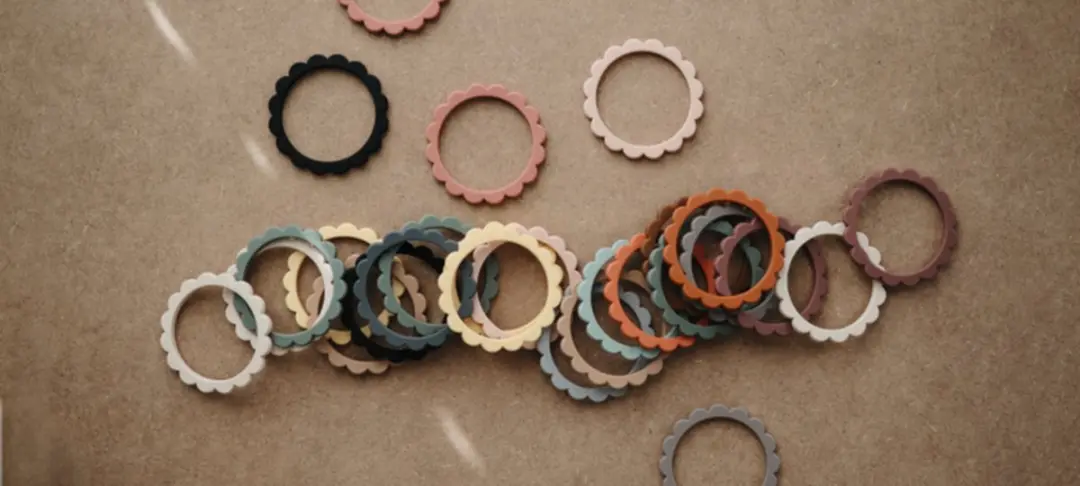 Mushie Flower Bijtring Armband - Dried Thyme Mix