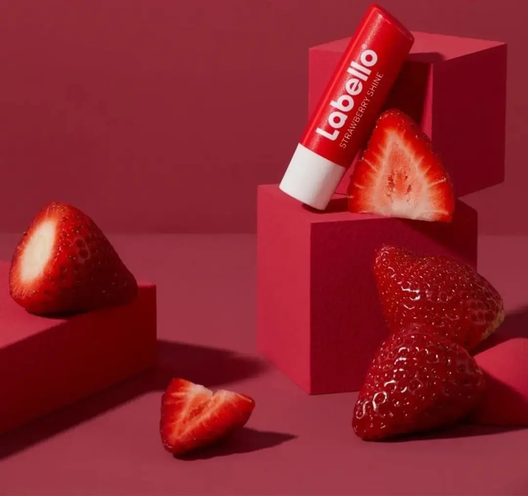 Labello Lippenbalsem Fruity Shine Aardbei 5.5ml