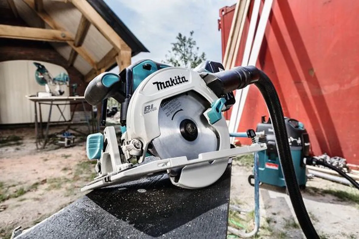 Makita DHS680RTJ 18V Cirkelzaag 165mm - met 2x accu