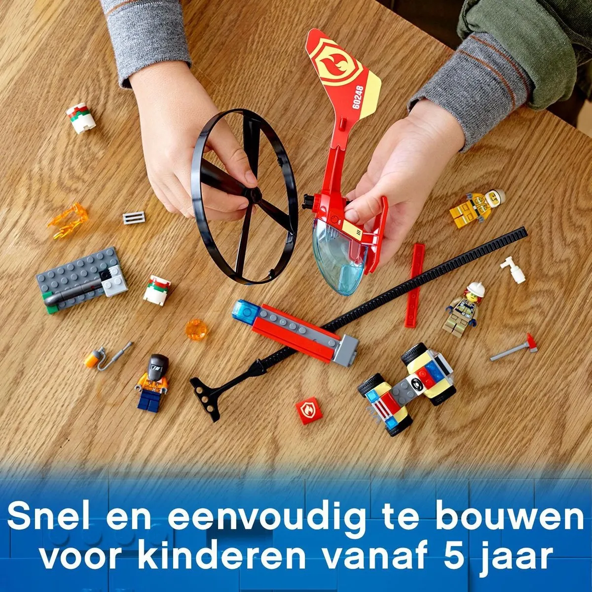 LEGO City Reddingsoperatie Helikopter 60248 - 6 Minifiguren - afbeelding 6 van 6