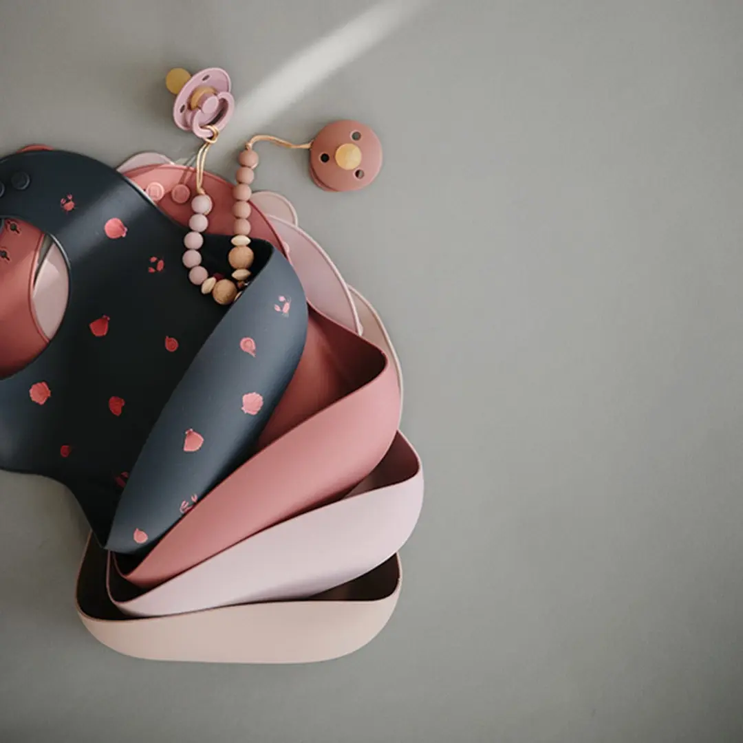 Mushie Siliconen Baby Slabbetje Cherries - Rood