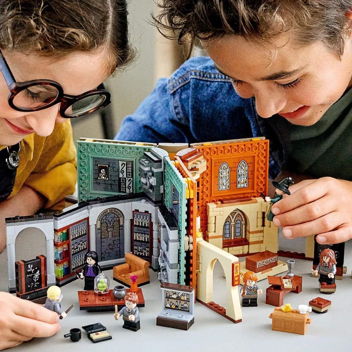 LEGO Harry Potter Zweinstein Moment Transfiguratieles 76382 - afbeelding 3 van 6