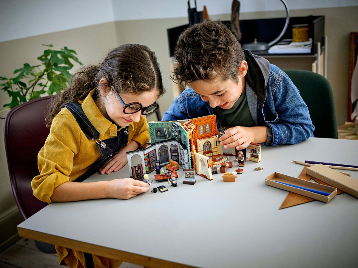 LEGO Harry Potter Zweinstein Moment: Transfiguratieles - 76382