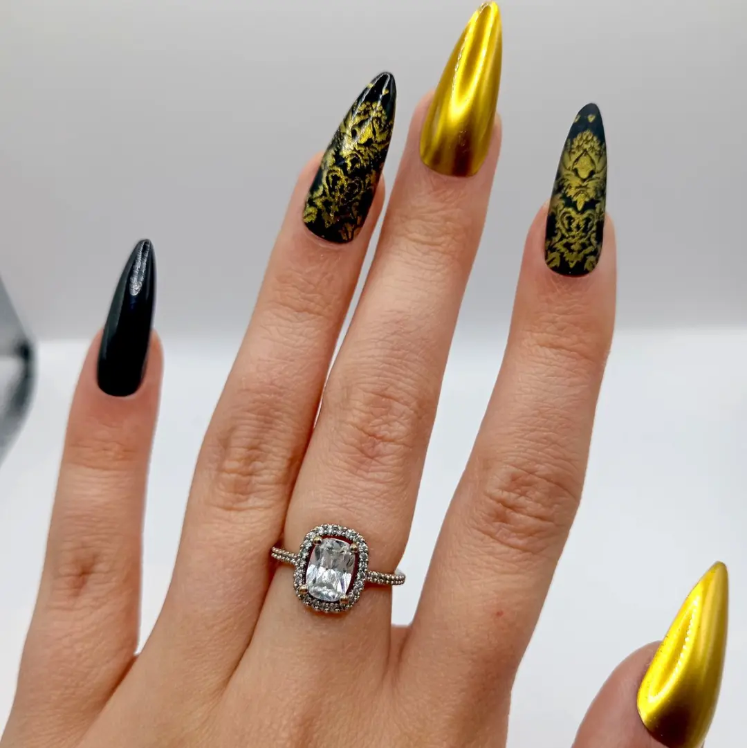 SD Press on Nails No. 34 Gold Lux XL Stiletto - Zwart Metallic Goud - 20 Stuks