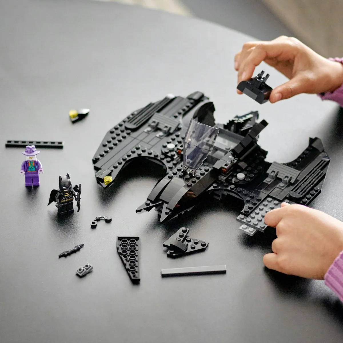 LEGO DC Batwing Batman vs. The Joker 76265 - 357 Stukken - afbeelding 5 van 6