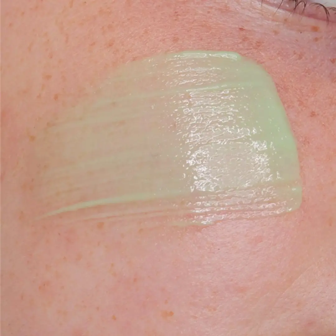 Essence Redness Reducer Primer 30ml