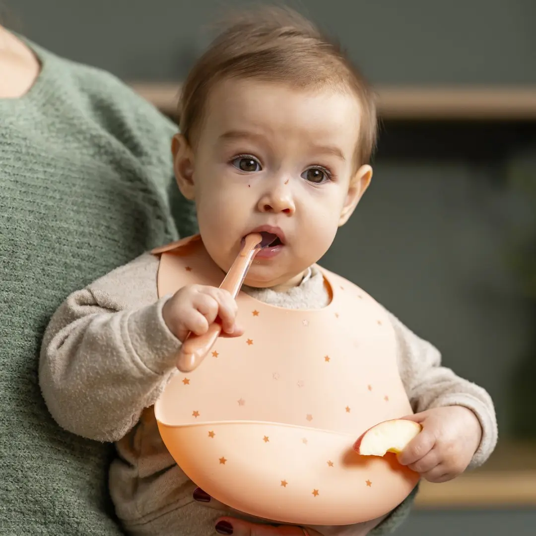 Nattou Silicone Slabbetje met Opvangbakje 21cm - Perzik Patroon
