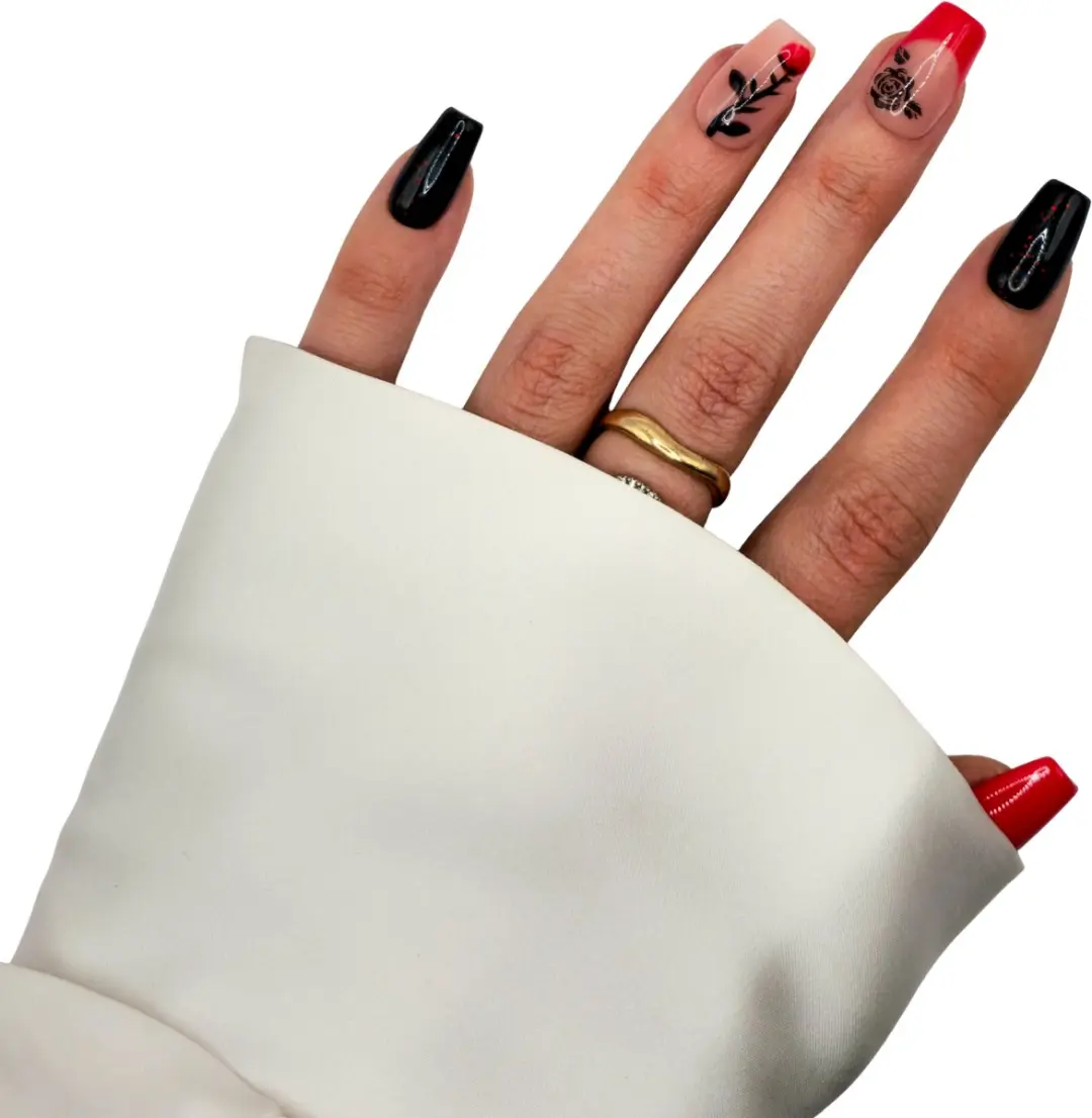 SD Press on Nails No. 153 No Love Plaknagels - 20 Stuks - Rood/Zwart - Medium Coffin