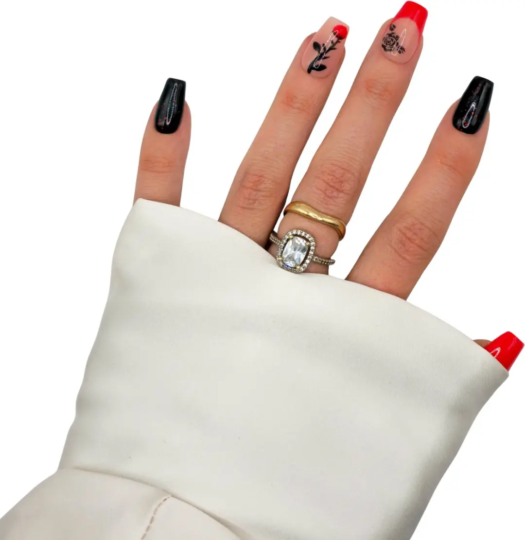 SD Press on Nails No. 153 No Love Plaknagels - 20 Stuks - Rood/Zwart - Medium Coffin