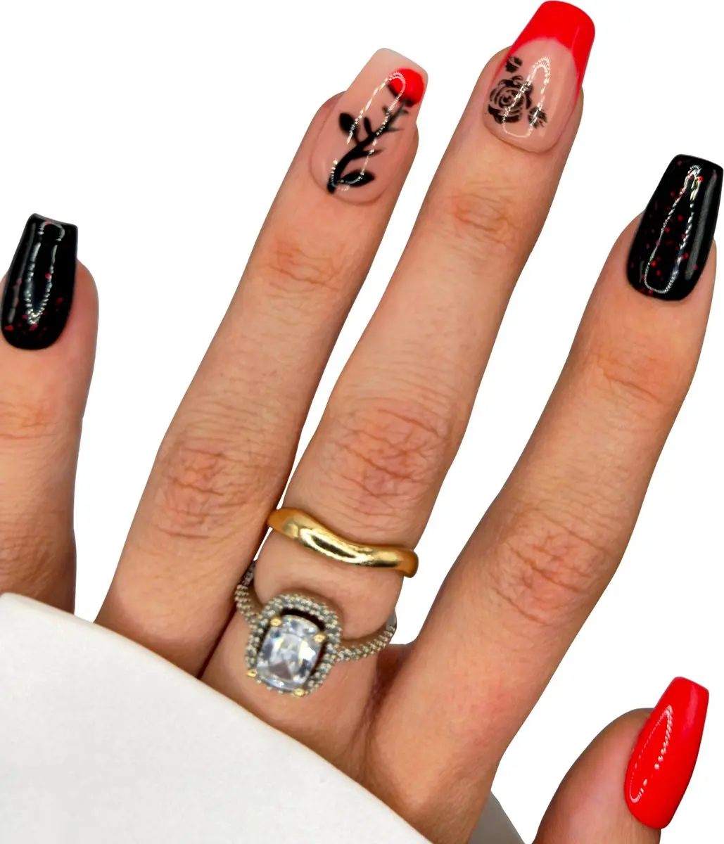 SD Press on Nails No. 153 No Love Plaknagels - 20 Stuks - Rood/Zwart - Medium Coffin