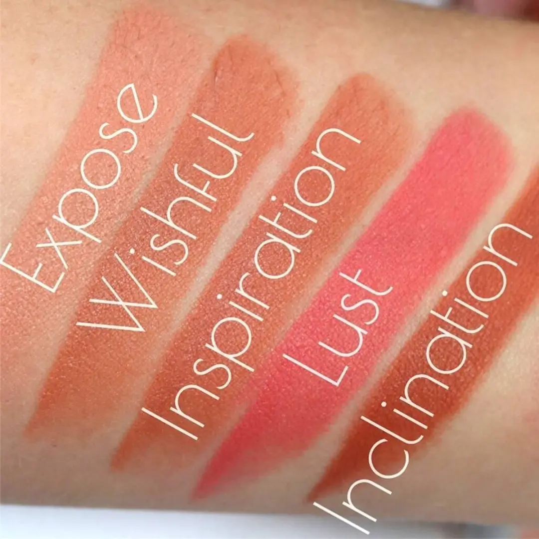 Makeup Revolution Iconic Matte Nude Lipstick - Roze