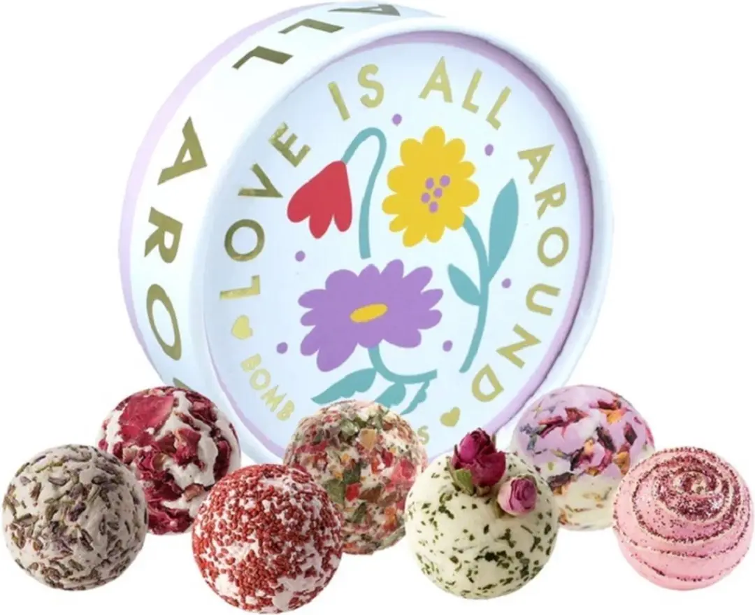 Bomb Cosmetics Love Is All Around Creamer Set