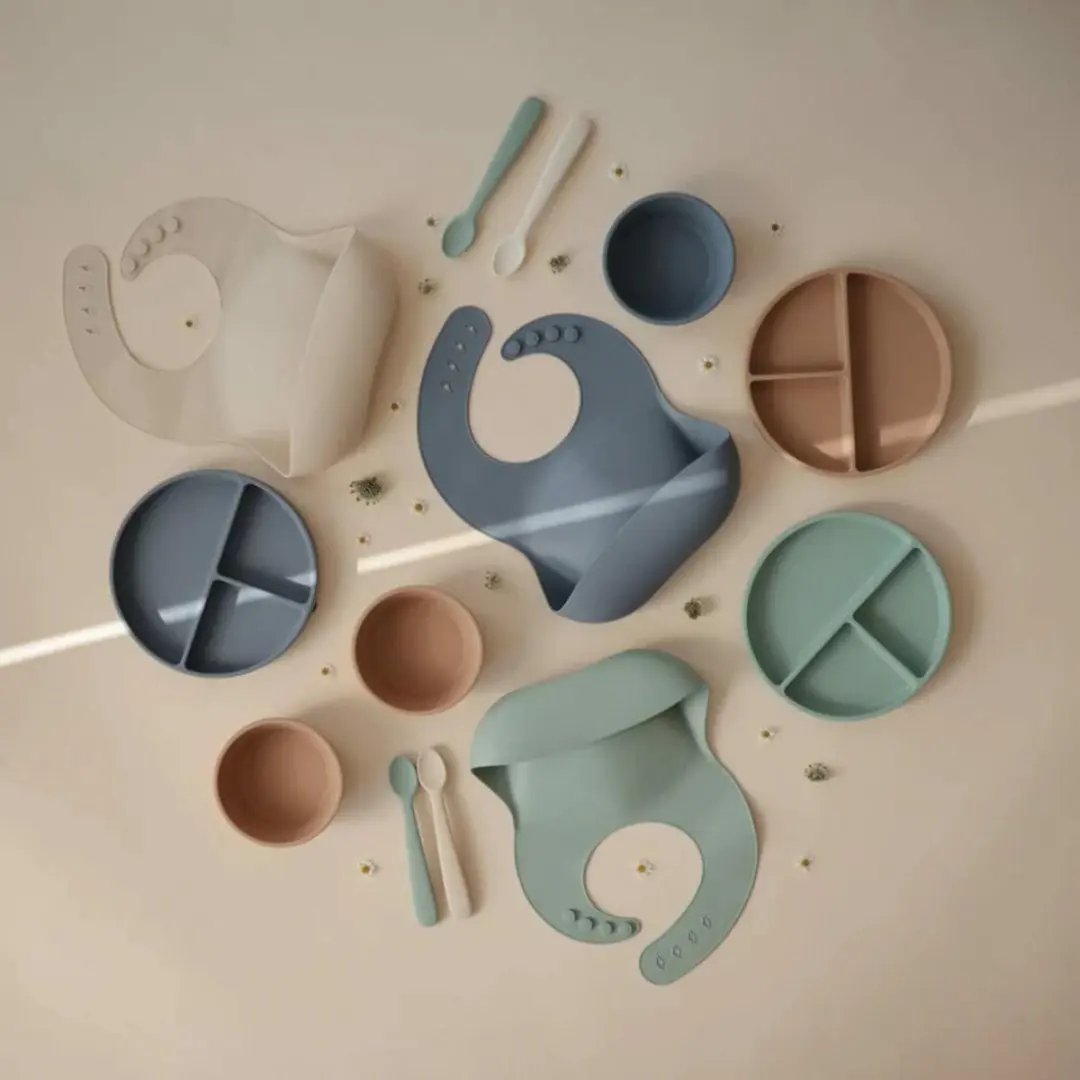 Mushie Siliconen Baby Slabbetje Cambridge Blue - BPA/ftalaatvrij