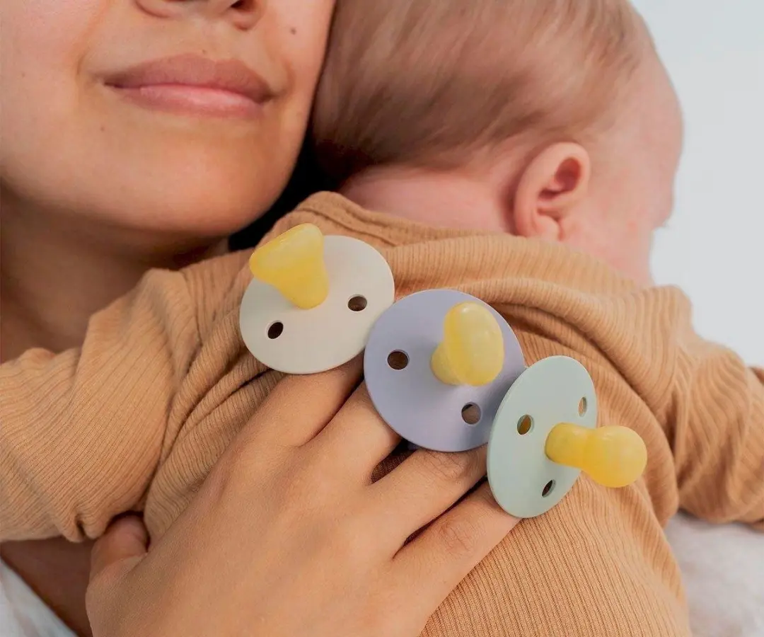 BIBS Colour Symmetrische Glow Speen - 2 Stuks - Maat 1 (0-6m) - Sage Glow/Cloud Glow