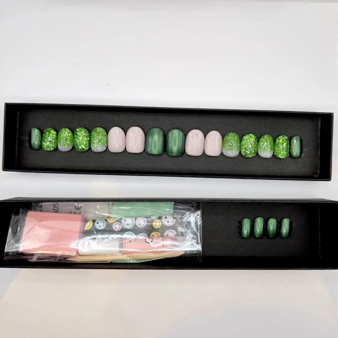 SD Press on Nails No. 79 Green Magic XS Almond - Groen Glitter - 20 Stuks