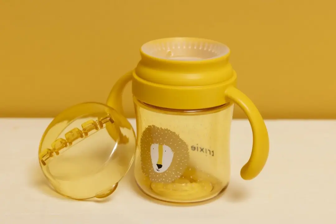 Trixie 360° Drinkbeker Mr. Lion 240ml - Geel - afbeelding 6 van 6