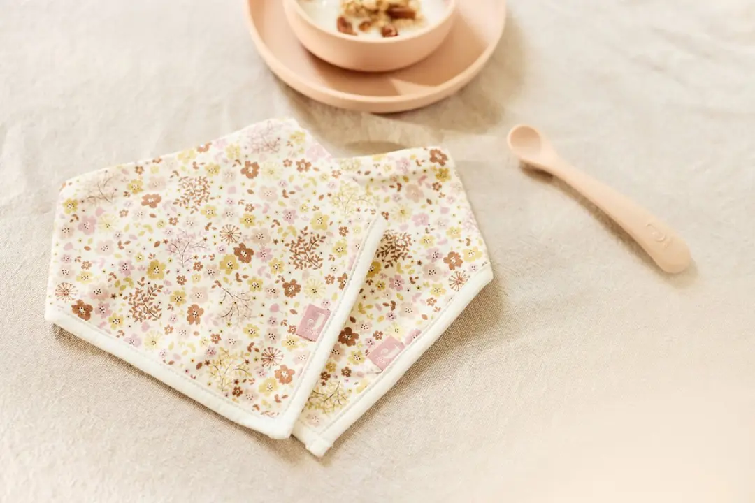 Jollein Slabbetjes Bandana Flower Fairies - 2 Stuks - afbeelding 6 van 6