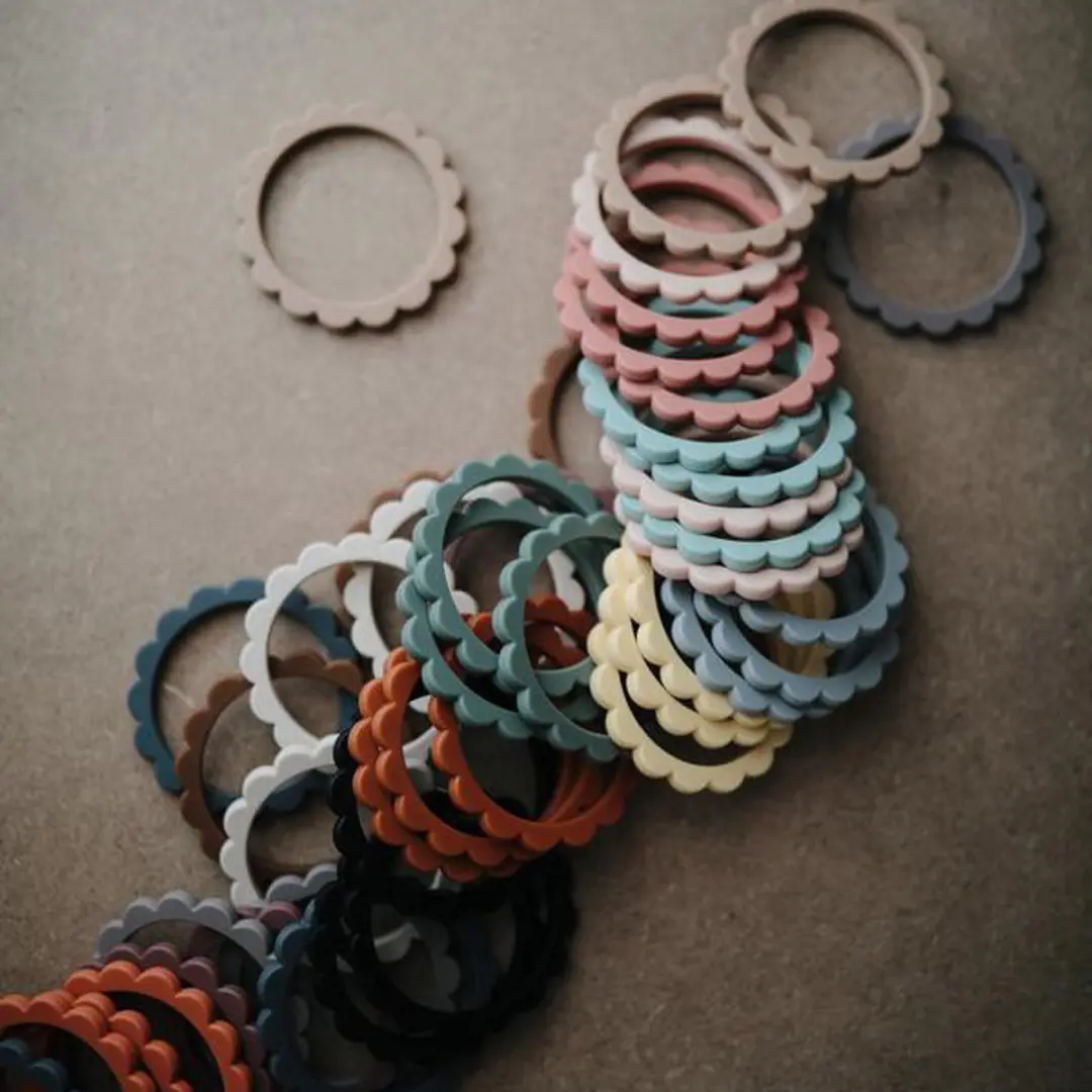 Mushie Bloemen Bijtring/Armband Clementine - 3 Stuks