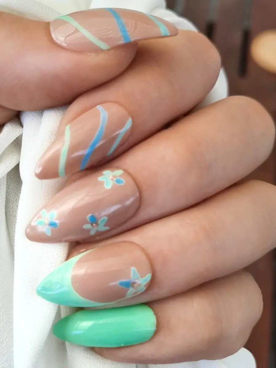 SD Press on Nails No. 35 Flowers Medium Stiletto - Pastel Groen - 20 Stuks