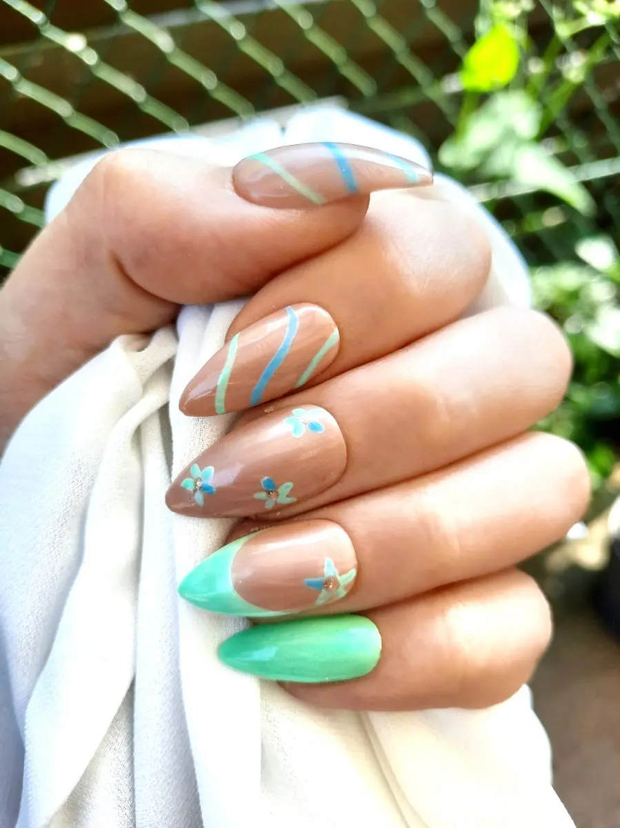 SD Press on Nails No. 35 Flowers Medium Stiletto - Pastel Groen - 20 Stuks