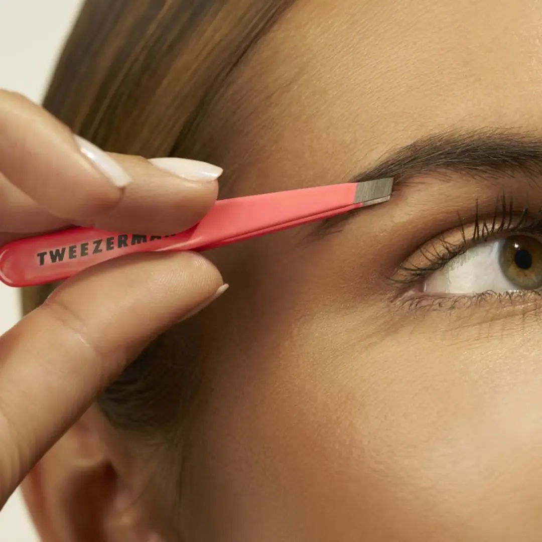 Tweezerman Studio Line Mini Slant Epileerpincet - Geranium