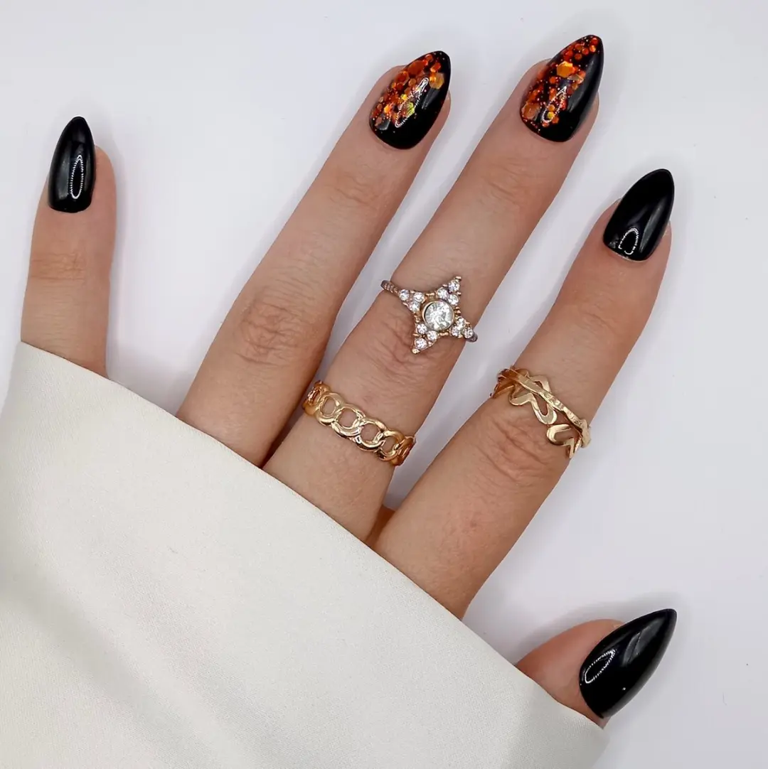 SD Press on Nails No. 23 Falling Medium Stiletto - 20 Stuks - Zwart Oranje Glitter