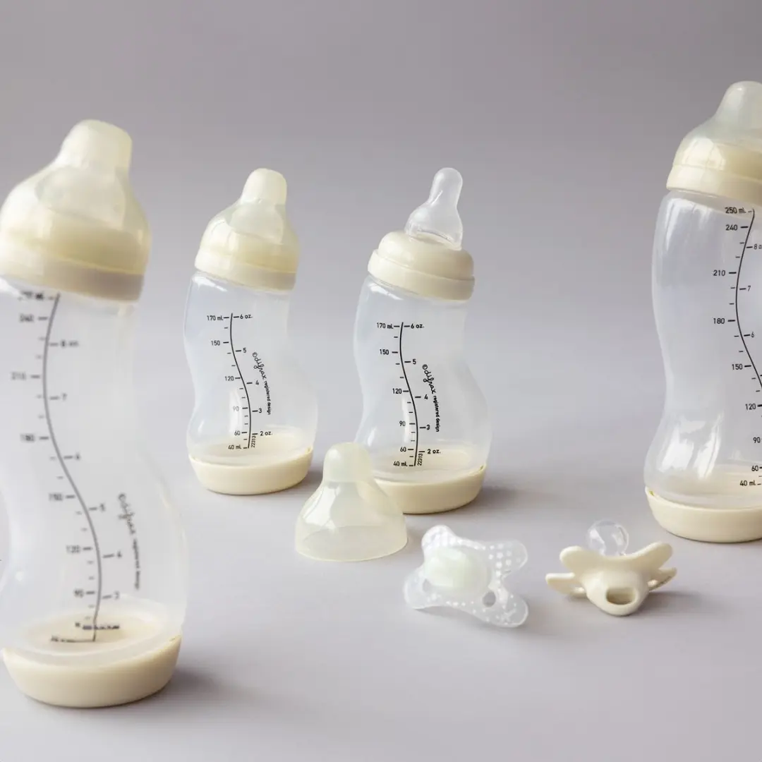 Difrax Babypakket Newborn - 6x Babyflessen 250ml - Glow-in-the-dark Fopspeen - Wit