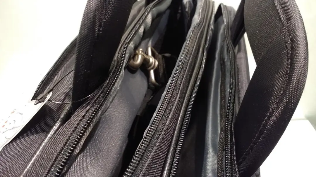 Targus Atmosphere BEU0402 Laptoptas 15.6" - 3 Vakken - Zwart/Zilver