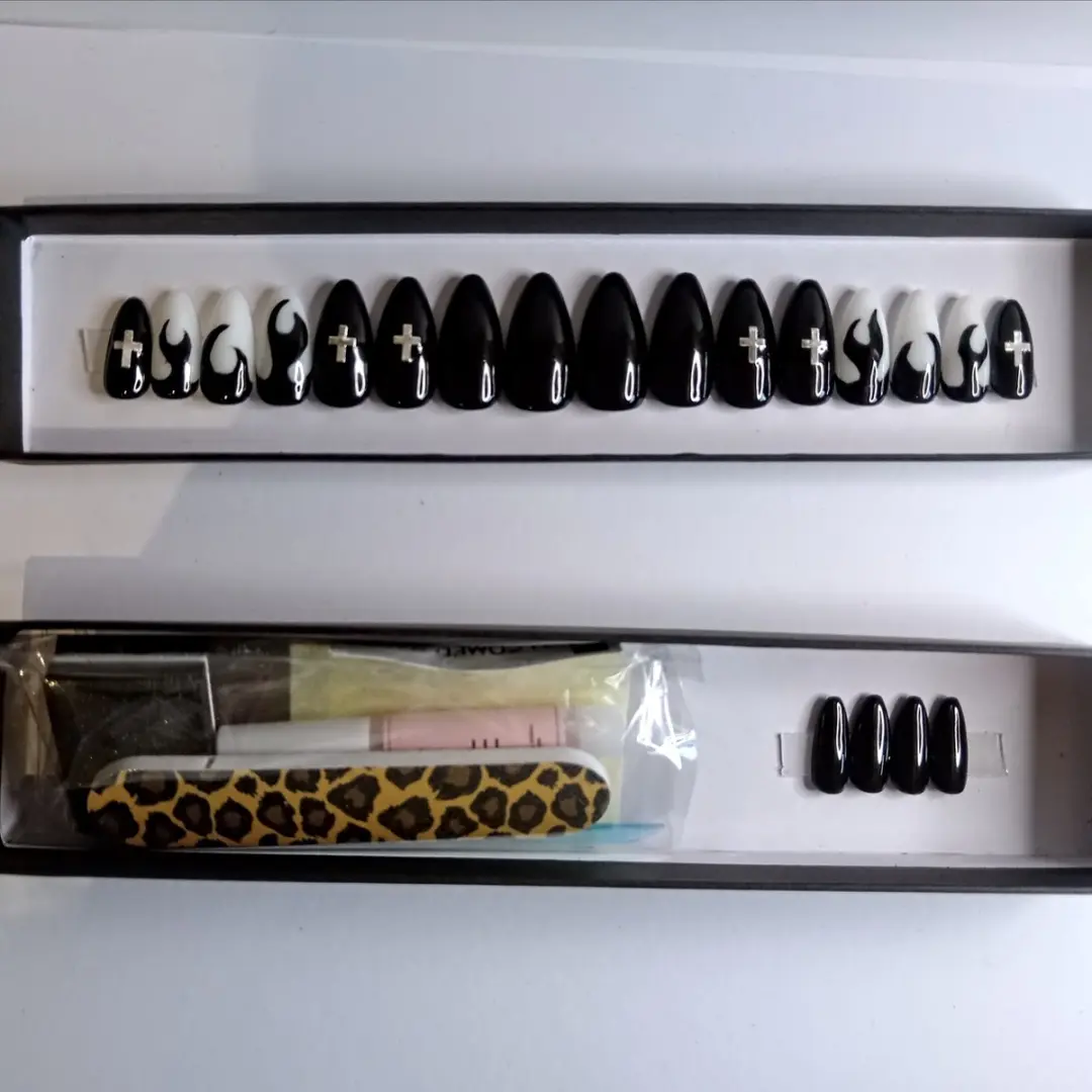 SD Press on Nails No. 8 Fire Nagelset - 20 Stuks - Gothic Lang Stiletto - Zwart