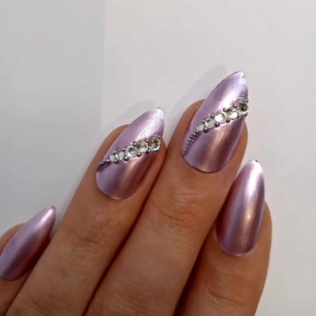 SD Press on Nails Wonderland No. 56 Medium Stiletto Metallic Roze - 20 Stuks