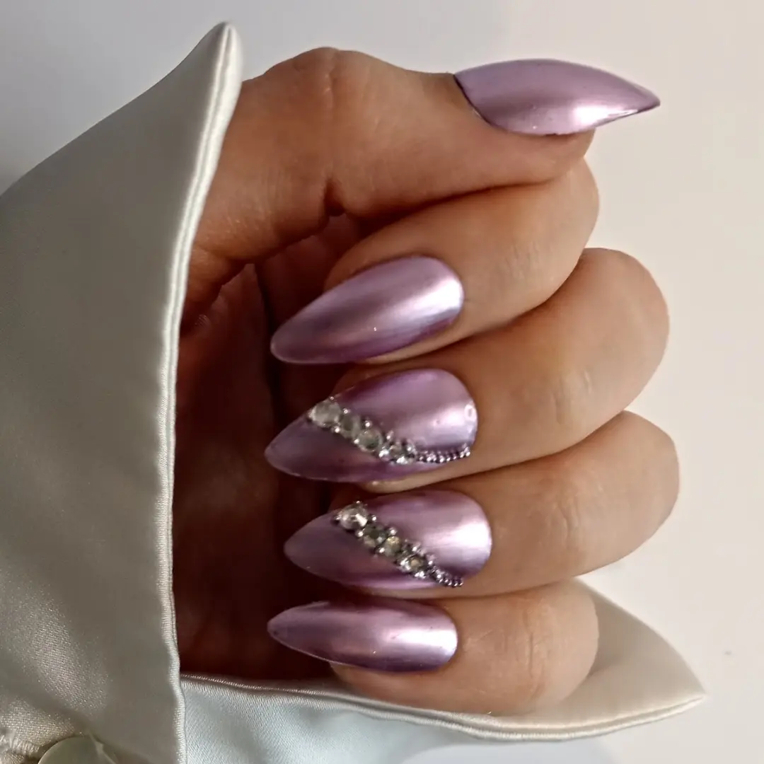 SD Press on Nails Wonderland No. 56 Medium Stiletto Metallic Roze - 20 Stuks
