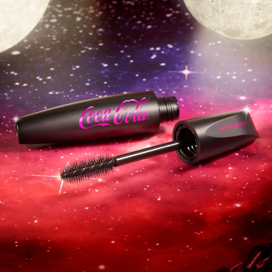 Makeup Revolution x Coca Cola Big Lash Mascara - Zwart