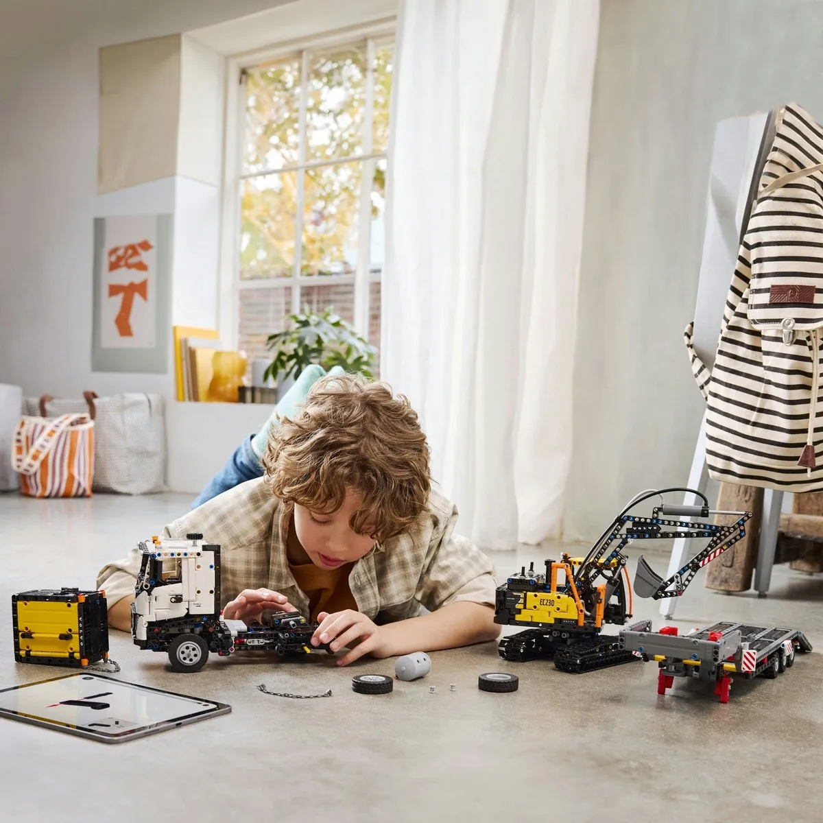 LEGO Technic Volvo FMX & EC230 Bouwset 42175 - 2274 Stukken - Meerkleurig