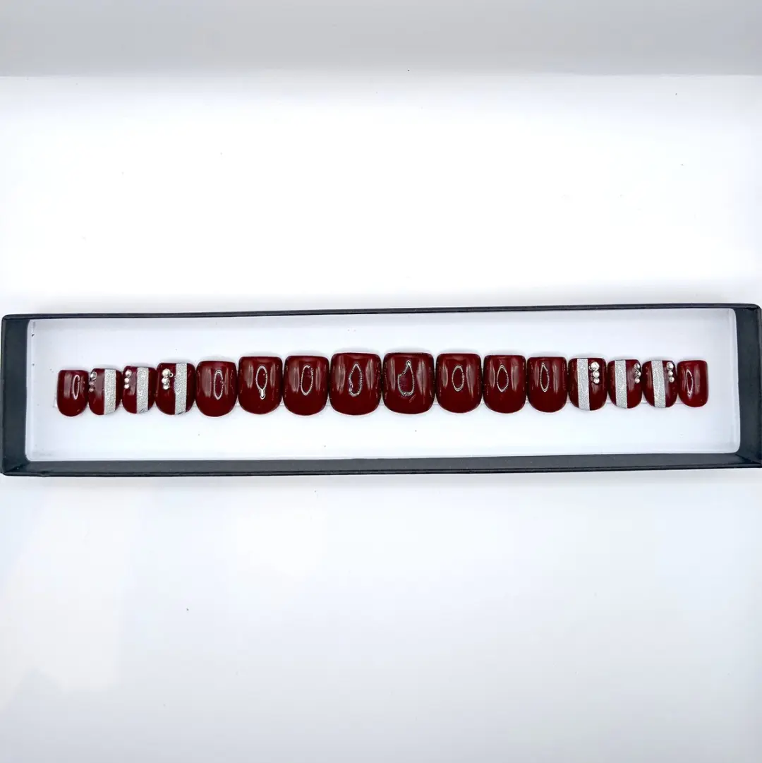 SD Press on Nails Treasure Nagelset - Donkerrood