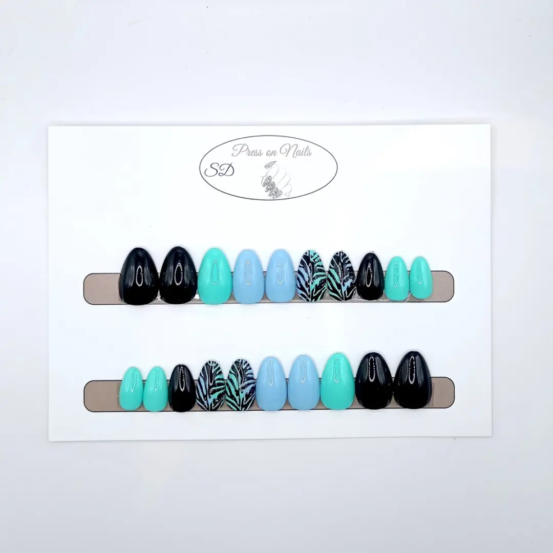 SD Press on Nails B-193 Blauw Zwart Print Nagelset - 20 Stuks - XS Stiletto
