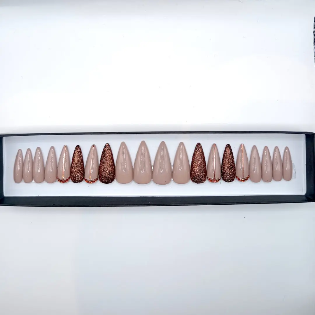 SD Press on Nails No. 128 Calma XL Stiletto Nude Copper - 20 Stuks