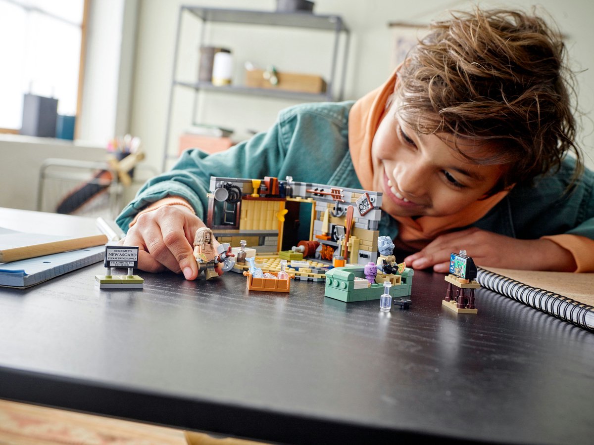 LEGO 76200 Marvel Bro Thor's New Asgard