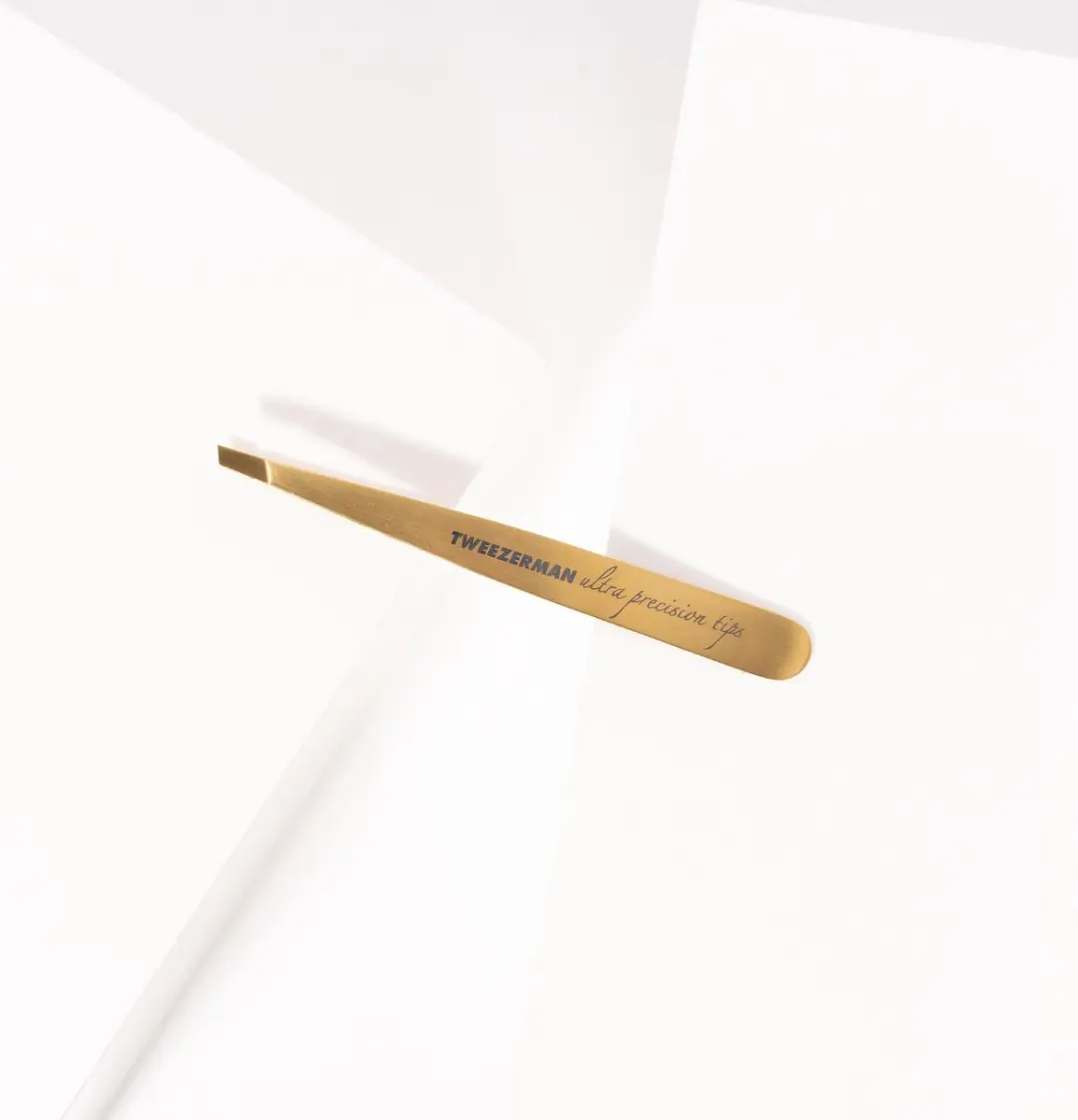 Tweezerman Studio Line Slant Ultra Precision Wenkbrauwpincet - Goud