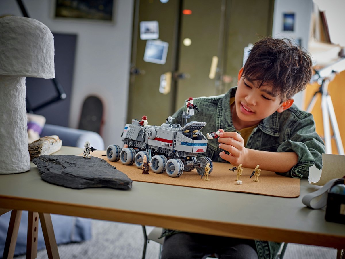 LEGO® Star Wars: The Clone Wars™ Republic Juggernaut - 75413