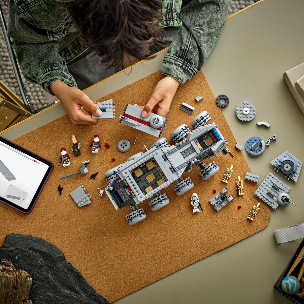 LEGO® Star Wars: The Clone Wars™ Republic Juggernaut - 75413