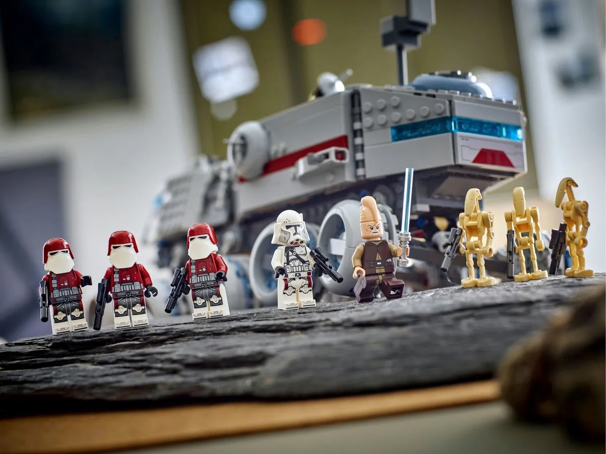 LEGO Star Wars The Clone Wars Republic Juggernaut 75413 - 8 Minifiguren