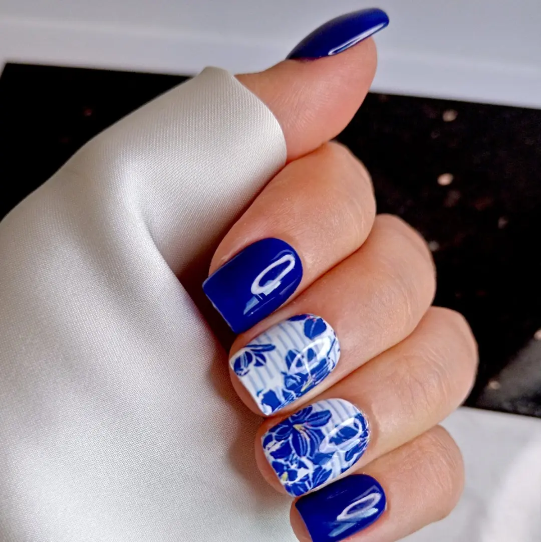 SD Press on Nails B-29 Plaknagels - 20 Stuks - Donkerblauw Bloemen