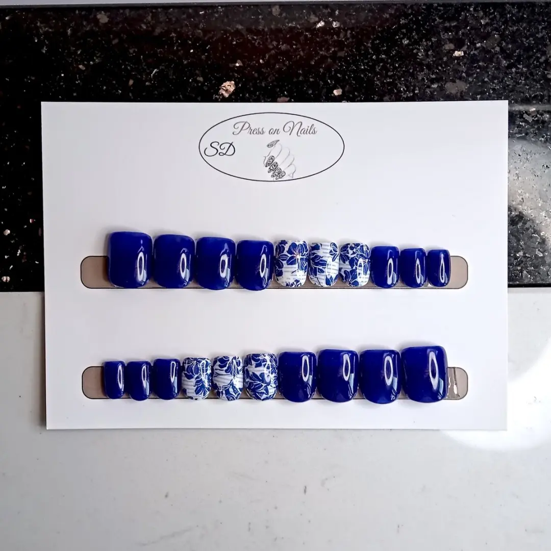 SD Press on Nails B-29 Plaknagels - 20 Stuks - Donkerblauw Bloemen