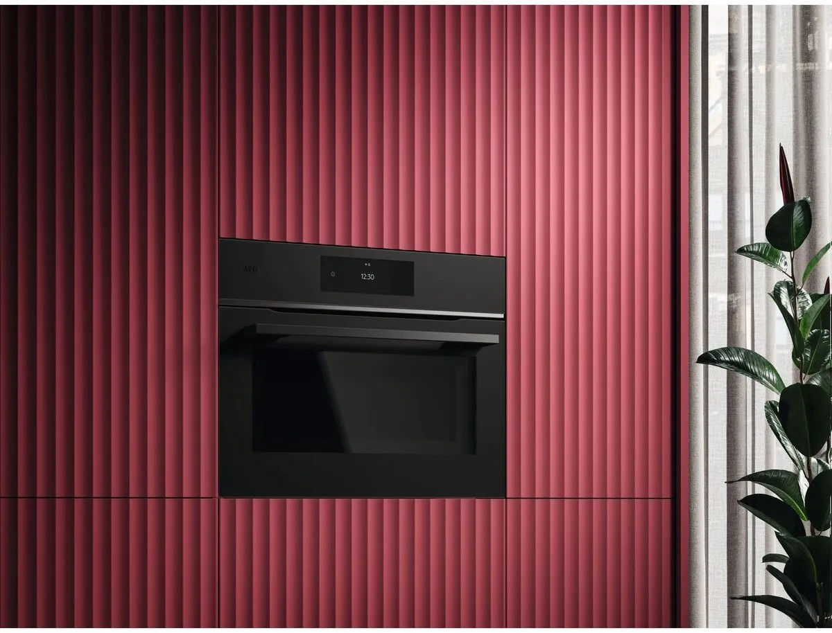 AEG Series 8000 TK8NK721T Inbouwoven met magnetron 44L - 3000W - Zwart