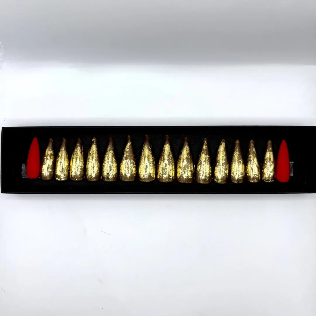 SD Press on Nails No. 55 Glamorous XL Stiletto Rood Goud - 20 Stuks