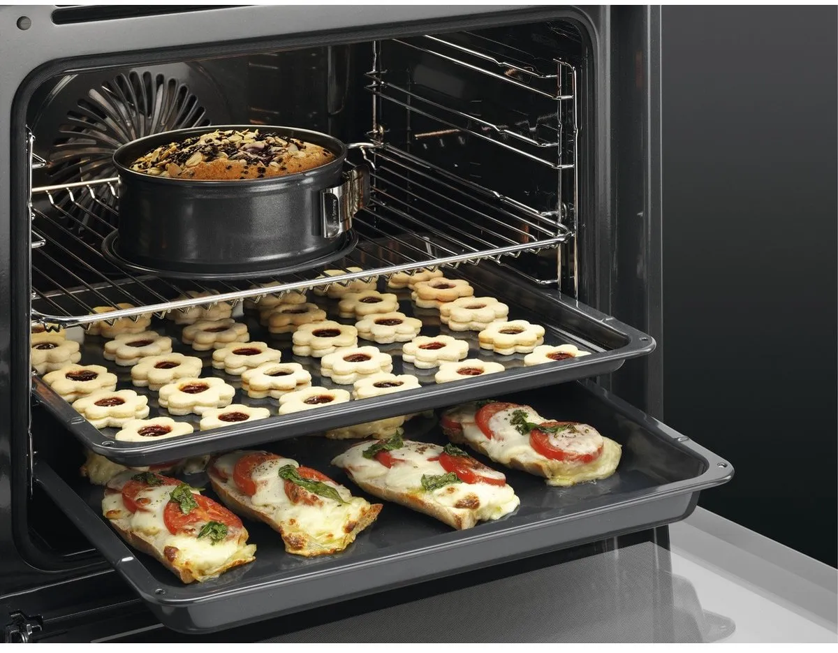 AEG BEE641222M Inbouwoven 72L - RVS